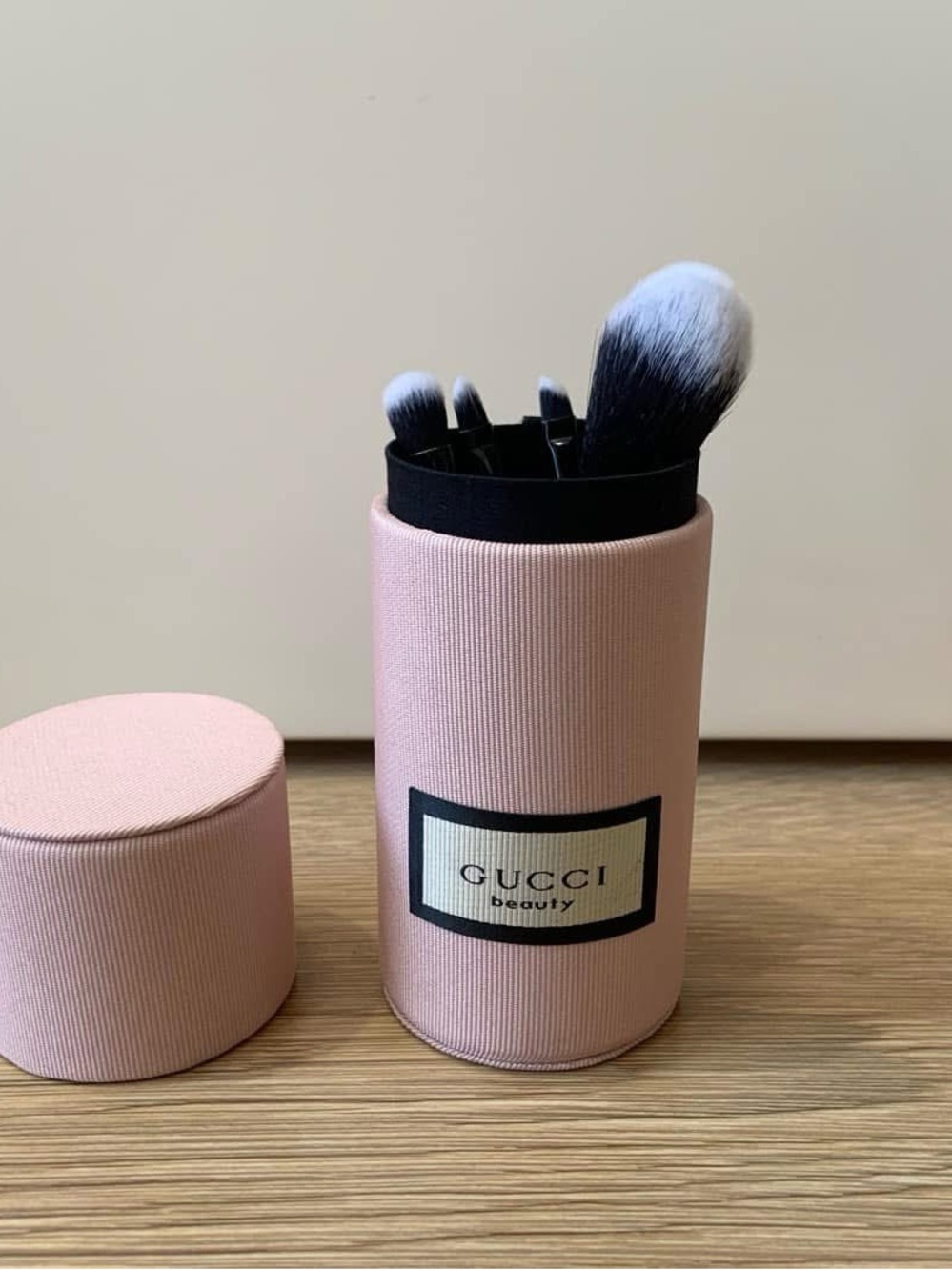 New GWP  Gucci Pink Brush Holder with 4 Black-Handled Brushes